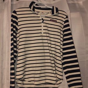 Vineyard vine sweater